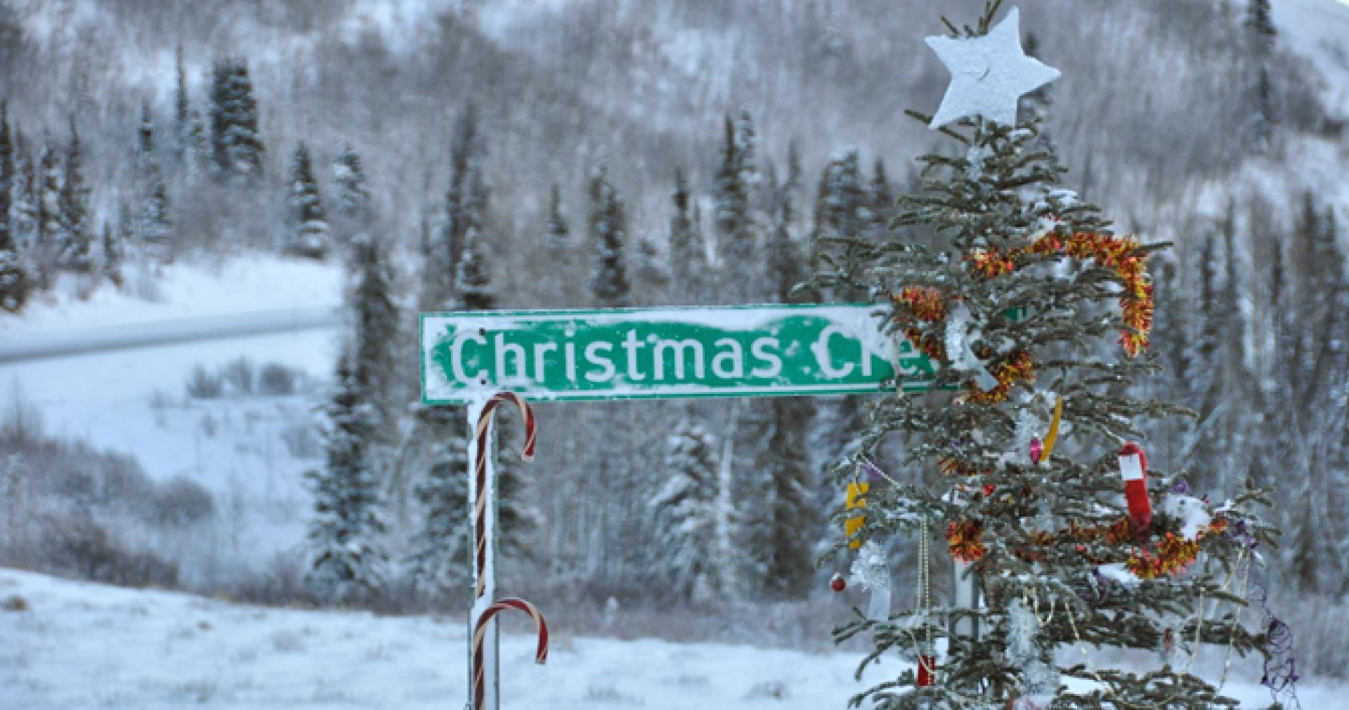 Snow covered Christmas road sign - Endpoint