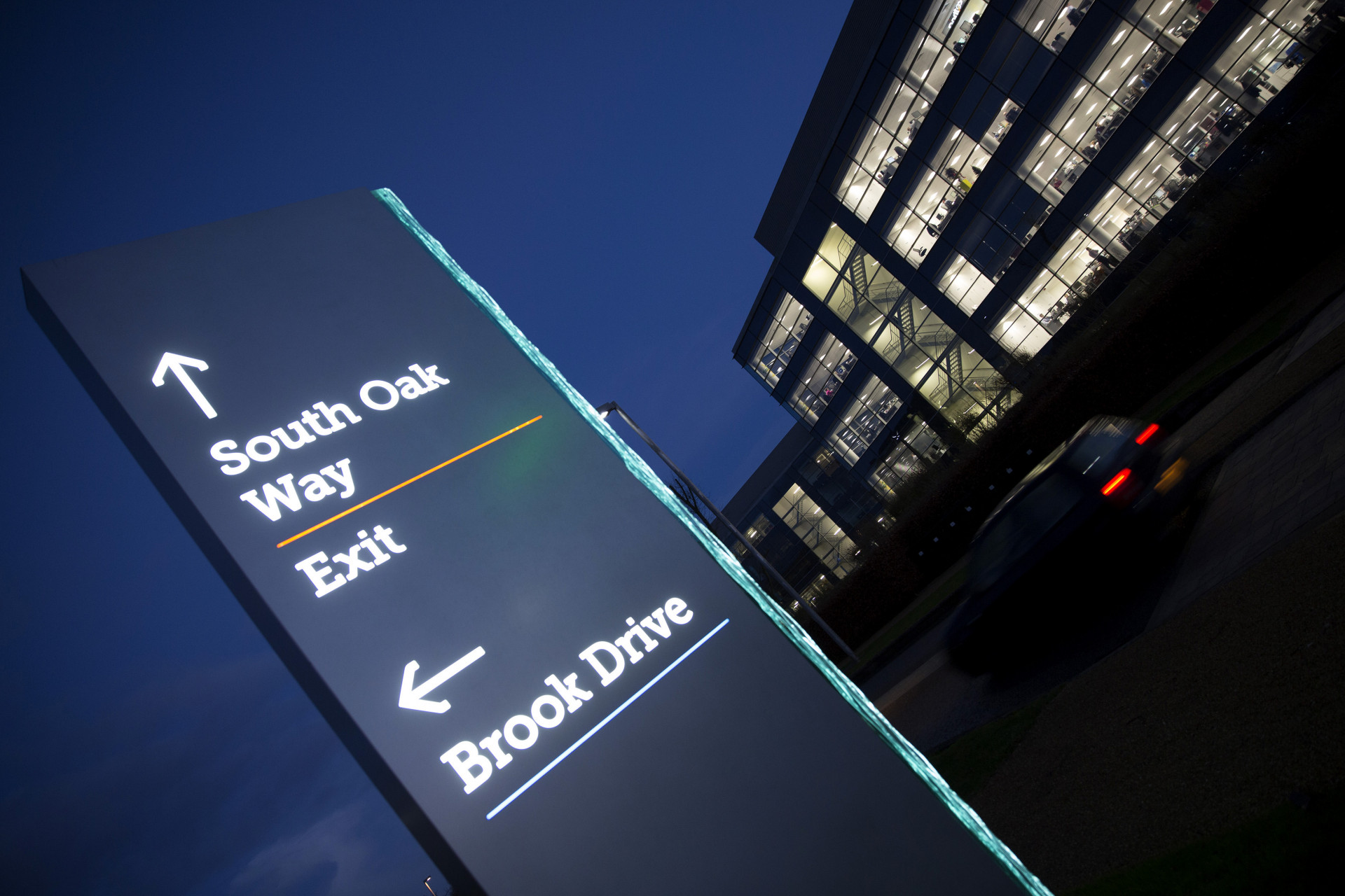 Award winning wayfinding design - South Oak way Green Park