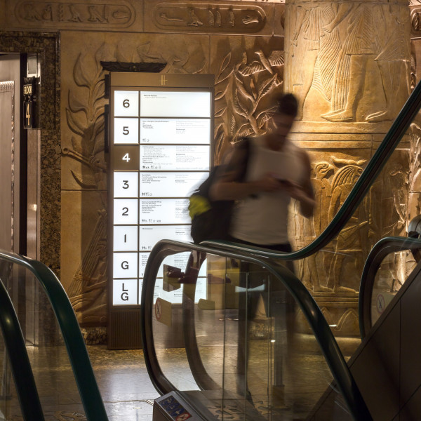 Intelligent retail wayfinding by Endpoint - Customer getting on escalator to the 5th floor