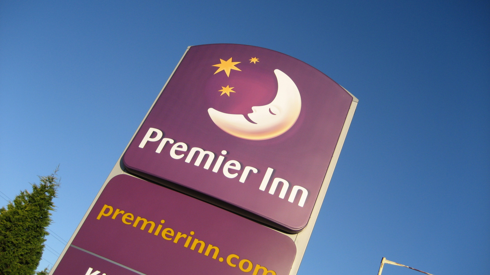 Premier Inn Simple Introduction Premier Inn - Multi-site rollout support - Endpoint